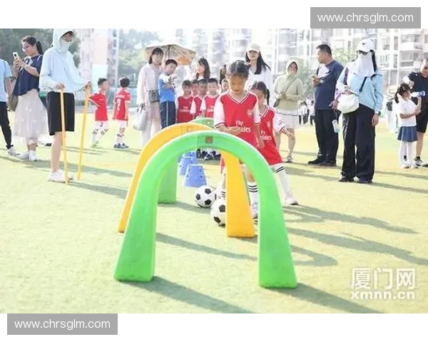 欢乐幼儿足球比赛全面激发孩子团队合作精神与持久热情与活力成长